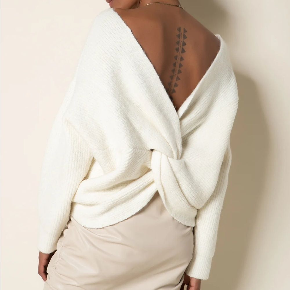 NWT Leigh Twist Back Long Sleeve Boat Neck Sweater Top, Size S